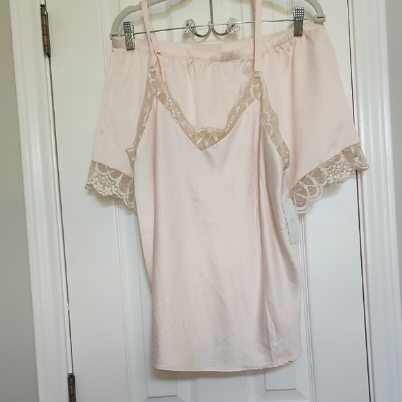 Flora Nikrooz Other - NWT Flora Nikrooz 2 Piece Set Pink Lace Pajamas Sleepwear Lingerie Size XL​